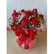 Buque com  rosas vermelhas- entregamos em toda BH