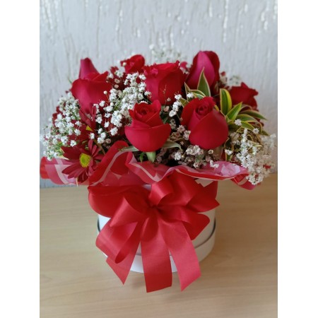 Buque com  rosas vermelhas- entregamos em toda BH