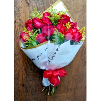 BUQUÊ ESPECIAL COM 30  ROSAS VERMELHAS